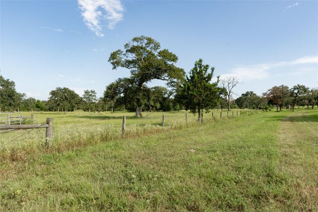 000 Aztec Lane, New Ulm, TX 78950