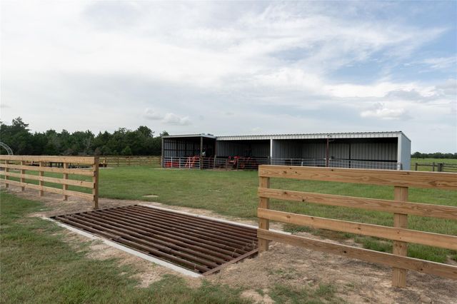 000 Aztec Lane, New Ulm, TX 78950