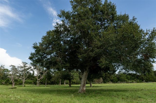 000 Aztec Lane, New Ulm, TX 78950