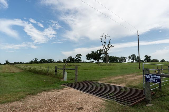 000 Aztec Lane, New Ulm, TX 78950