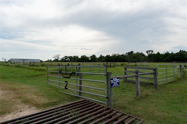 000 Aztec Lane, New Ulm, TX 78950
