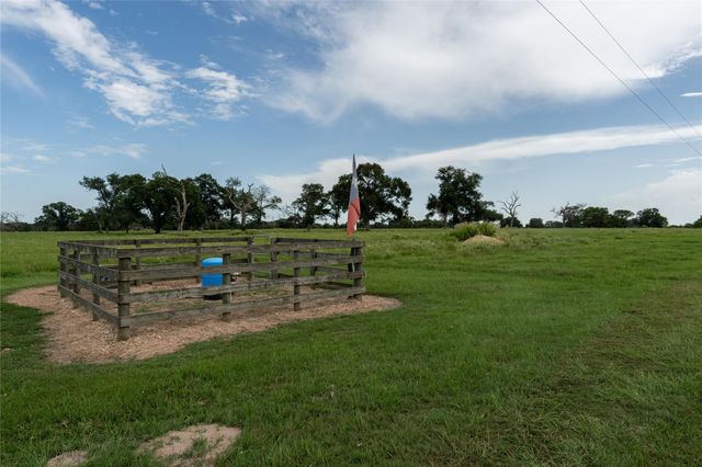 000 Aztec Lane, New Ulm, TX 78950