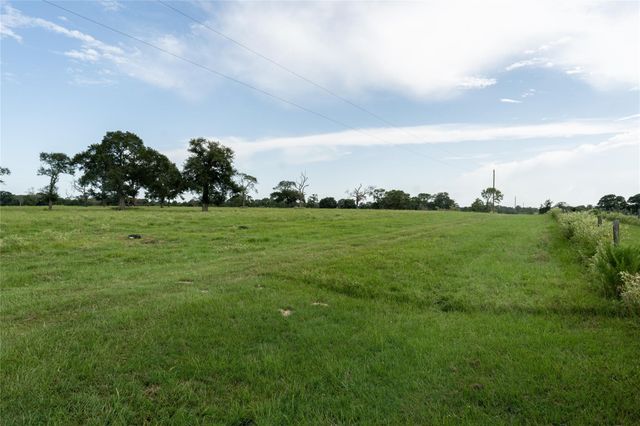 000 Aztec Lane, New Ulm, TX 78950
