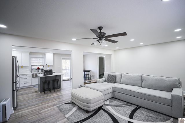 550 Cedar Point Rd, Benton, KY 42025