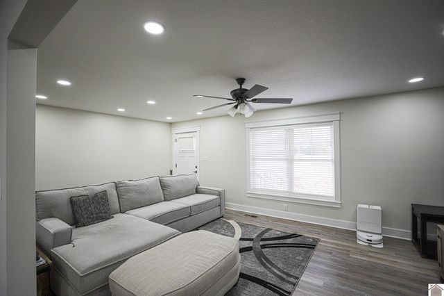 550 Cedar Point Rd, Benton, KY 42025