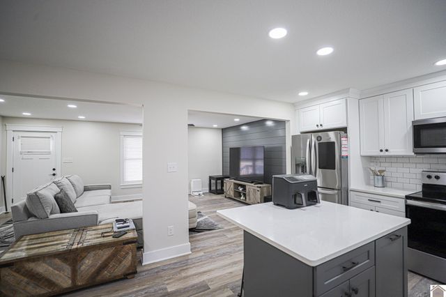 550 Cedar Point Rd, Benton, KY 42025