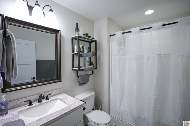 550 Cedar Point Rd, Benton, KY 42025