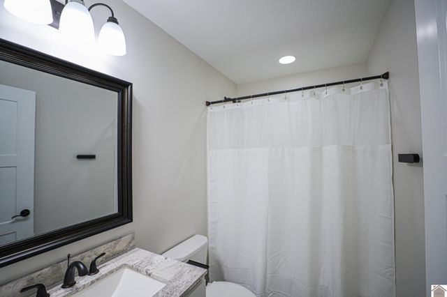 550 Cedar Point Rd, Benton, KY 42025