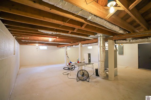 550 Cedar Point Rd, Benton, KY 42025