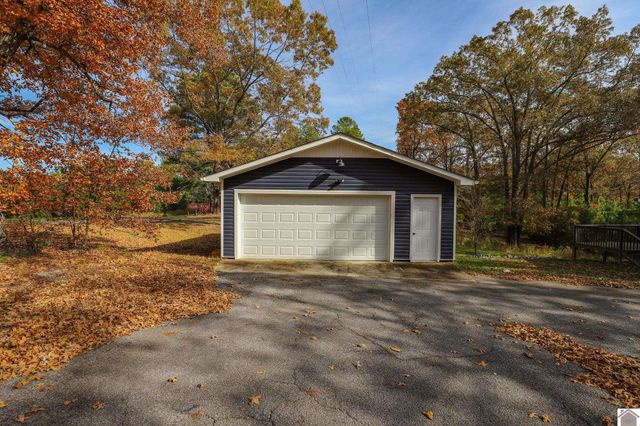 550 Cedar Point Rd, Benton, KY 42025