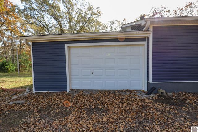 550 Cedar Point Rd, Benton, KY 42025