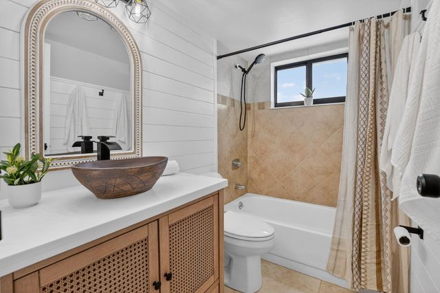 918 SW 9th Street Circle 105, Boca Raton, FL 33486