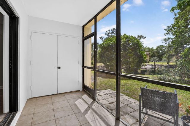 918 SW 9th Street Circle 105, Boca Raton, FL 33486