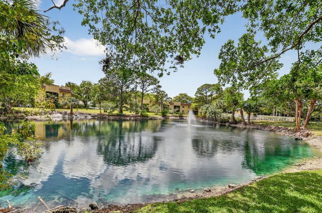 918 SW 9th Street Circle 105, Boca Raton, FL 33486