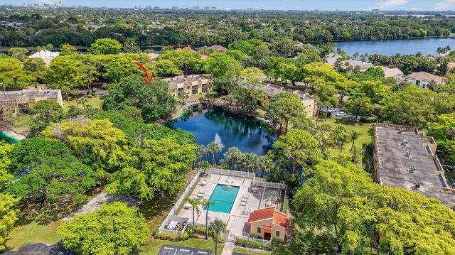 918 SW 9th Street Circle 105, Boca Raton, FL 33486