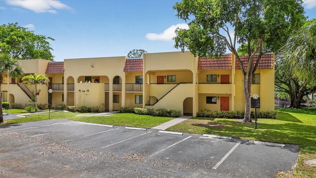 918 SW 9th Street Circle 105, Boca Raton, FL 33486