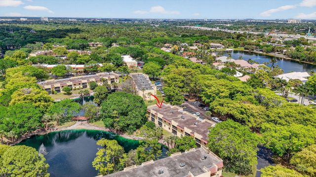 918 SW 9th Street Circle 105, Boca Raton, FL 33486