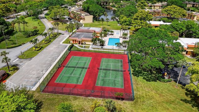 918 SW 9th Street Circle 105, Boca Raton, FL 33486
