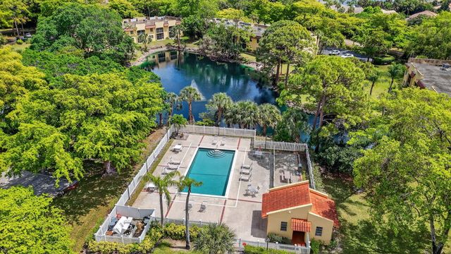 918 SW 9th Street Circle 105, Boca Raton, FL 33486