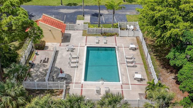 918 SW 9th Street Circle 105, Boca Raton, FL 33486