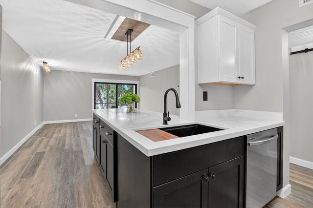 918 SW 9th Street Circle 105, Boca Raton, FL 33486