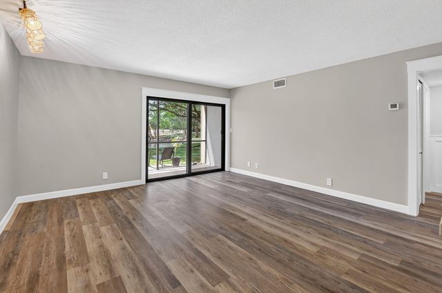 918 SW 9th Street Circle 105, Boca Raton, FL 33486