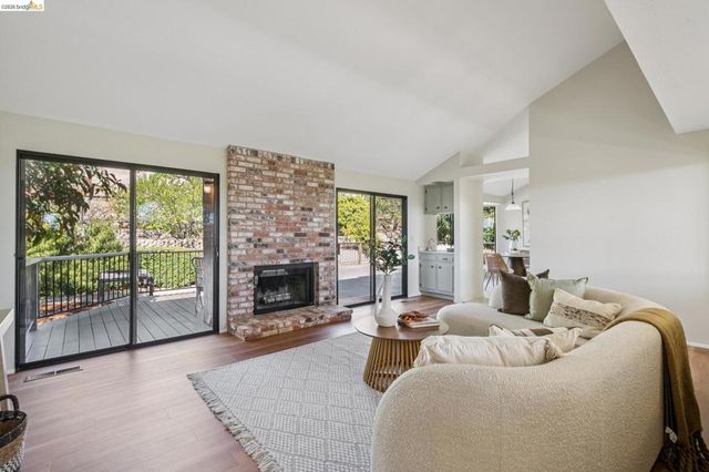 836 Navaronne Way, Concord, CA 94518