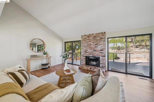 836 Navaronne Way, Concord, CA 94518