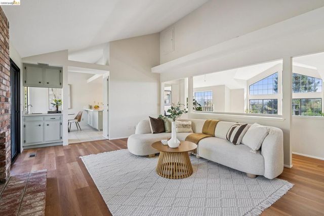 836 Navaronne Way, Concord, CA 94518