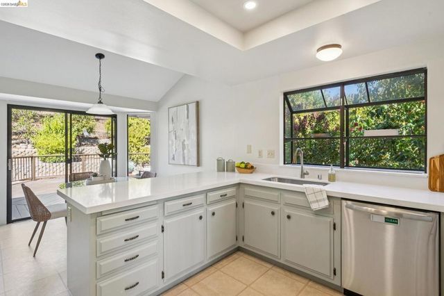 836 Navaronne Way, Concord, CA 94518