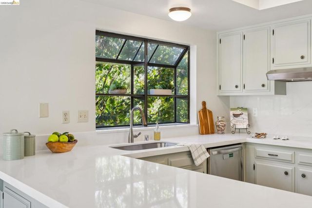 836 Navaronne Way, Concord, CA 94518