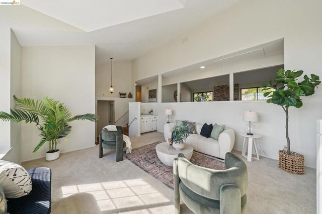 836 Navaronne Way, Concord, CA 94518