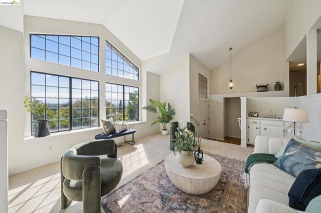 836 Navaronne Way, Concord, CA 94518