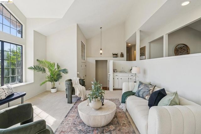 836 Navaronne Way, Concord, CA 94518