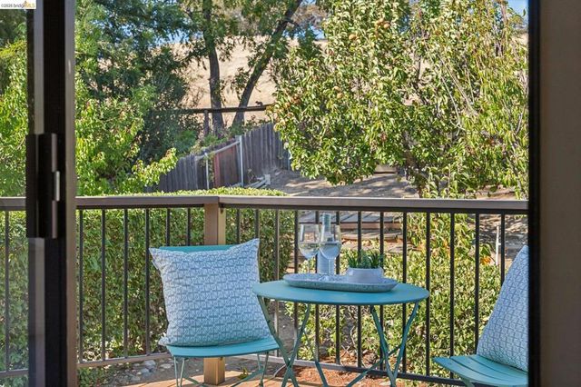 836 Navaronne Way, Concord, CA 94518