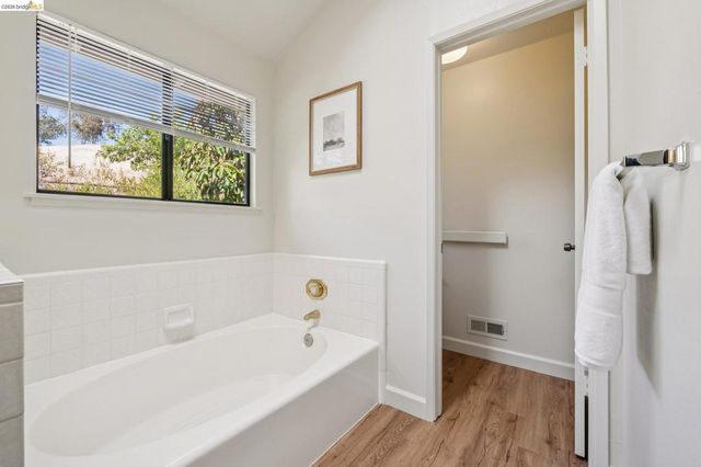 836 Navaronne Way, Concord, CA 94518
