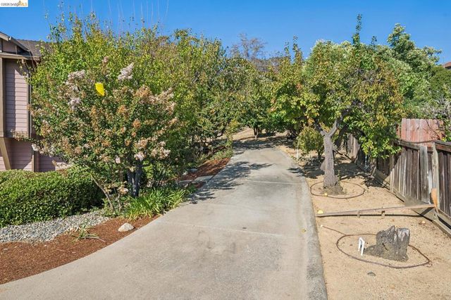 836 Navaronne Way, Concord, CA 94518