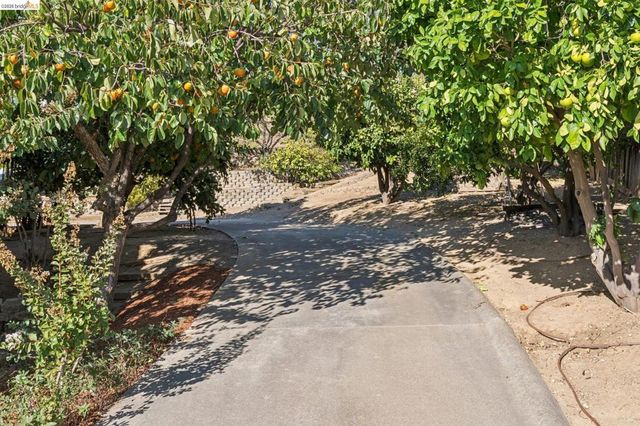 836 Navaronne Way, Concord, CA 94518