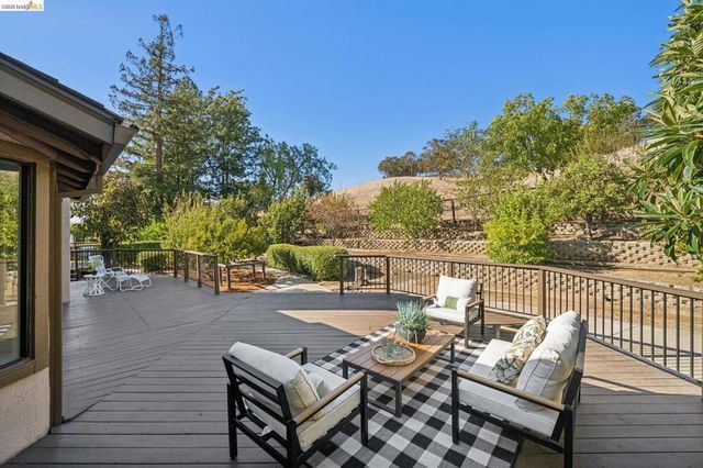 836 Navaronne Way, Concord, CA 94518