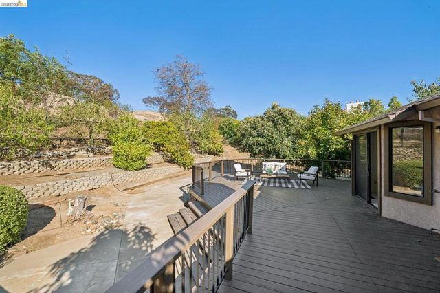 836 Navaronne Way, Concord, CA 94518