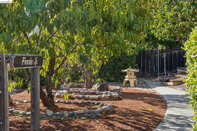 836 Navaronne Way, Concord, CA 94518