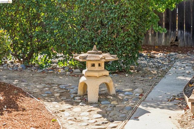 836 Navaronne Way, Concord, CA 94518
