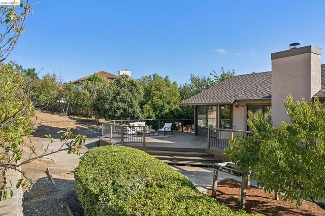 836 Navaronne Way, Concord, CA 94518