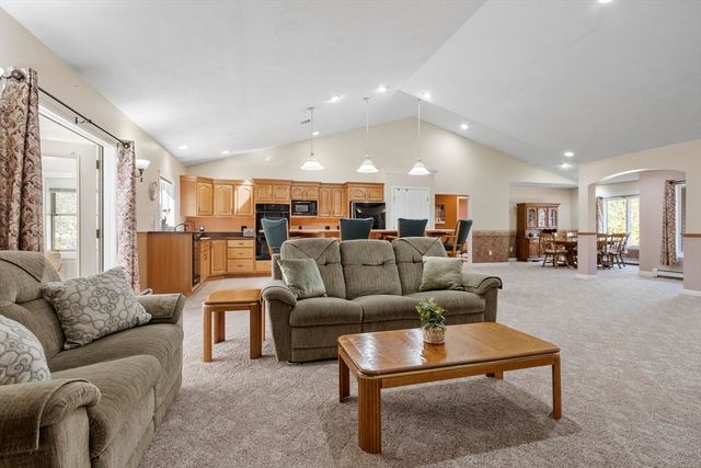 118 Willis Rd, Gardner, MA 01440