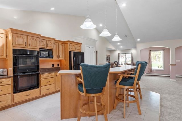 118 Willis Rd, Gardner, MA 01440