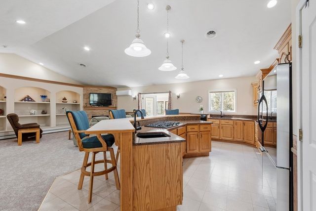 118 Willis Rd, Gardner, MA 01440