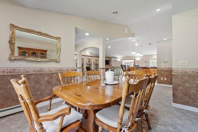 118 Willis Rd, Gardner, MA 01440