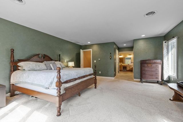 118 Willis Rd, Gardner, MA 01440