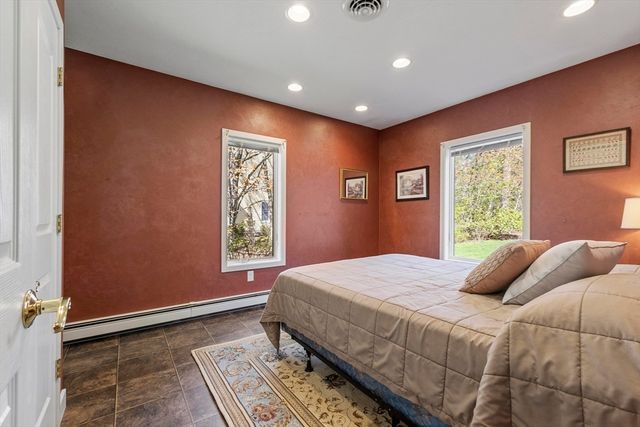 118 Willis Rd, Gardner, MA 01440