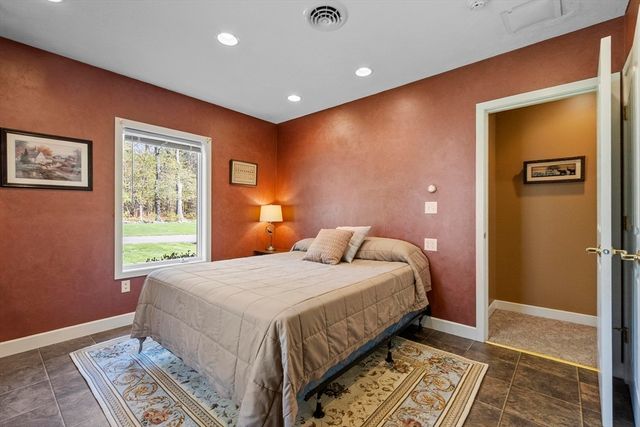 118 Willis Rd, Gardner, MA 01440